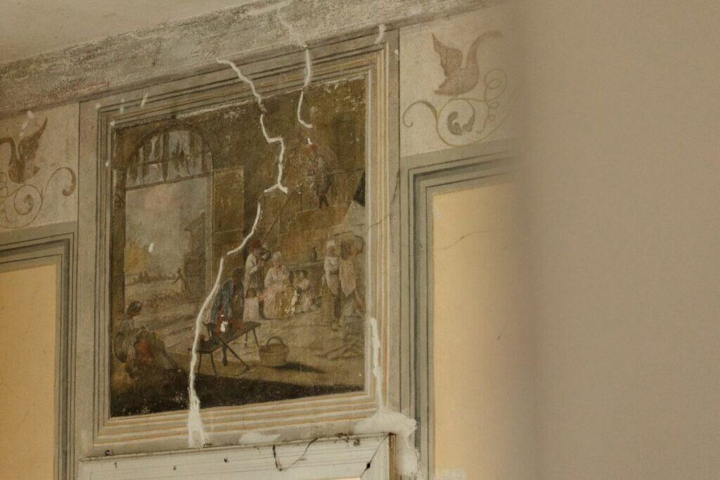 Zabytkowy XIX w. dwór w Rożnowie nad Dunajcem