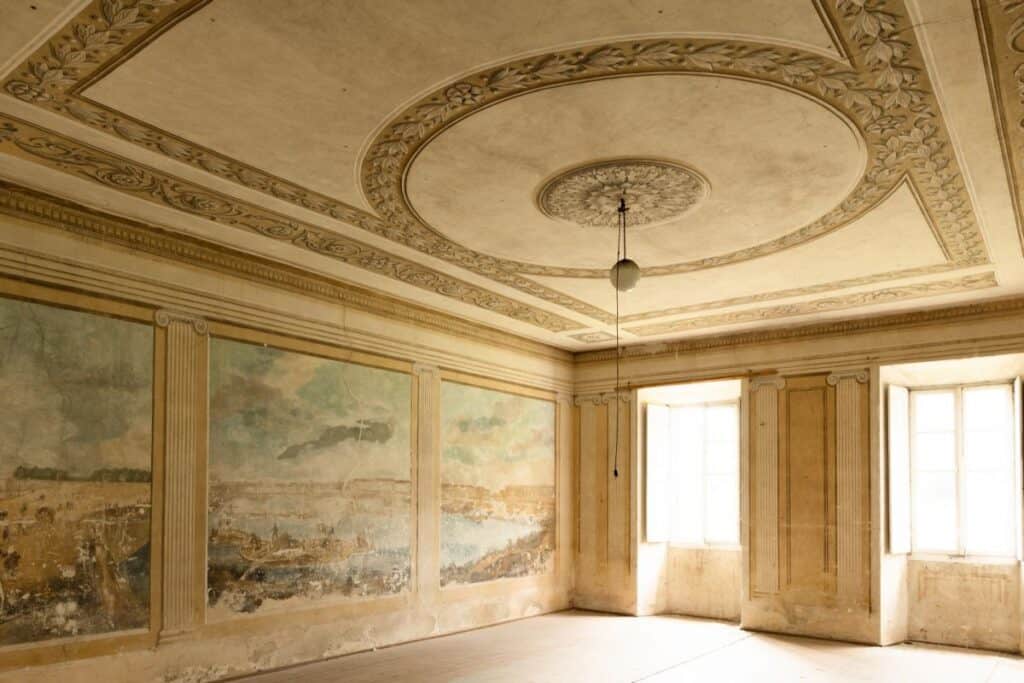 Zabytkowy XIX w. dwór w Rożnowie nad Dunajcem