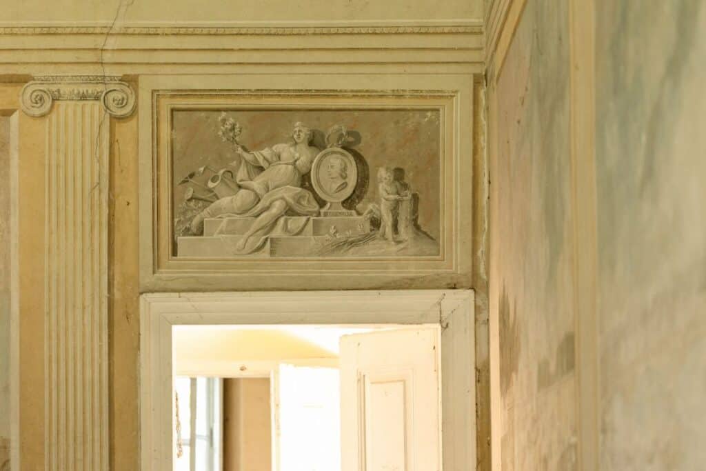 Zabytkowy XIX w. dwór w Rożnowie nad Dunajcem