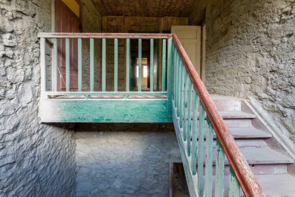 Stara Szkoła, Piaski, ul. Wolności