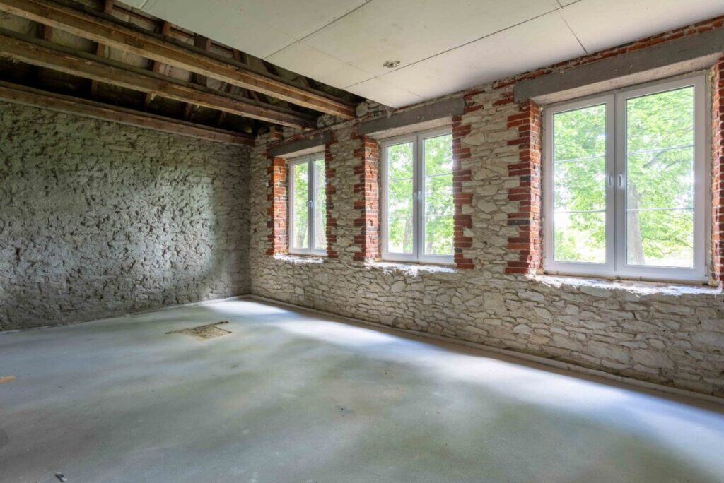 Stara Szkoła, Piaski, ul. Wolności