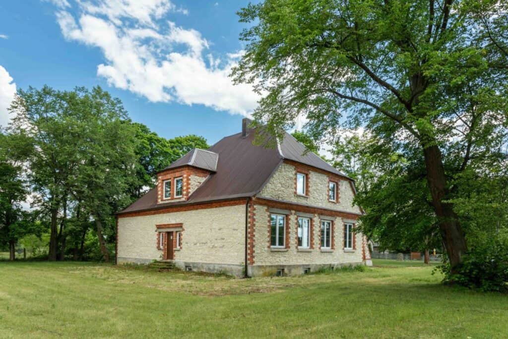 Stara Szkoła, Piaski, ul. Wolności