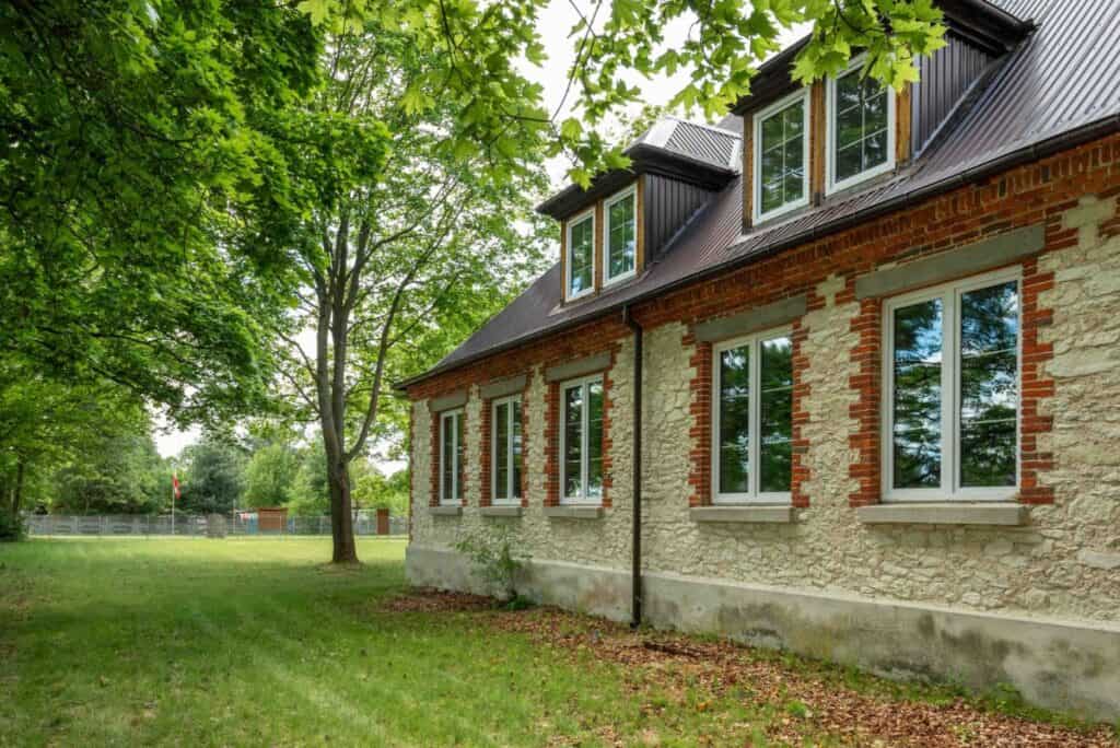 Stara Szkoła, Piaski, ul. Wolności