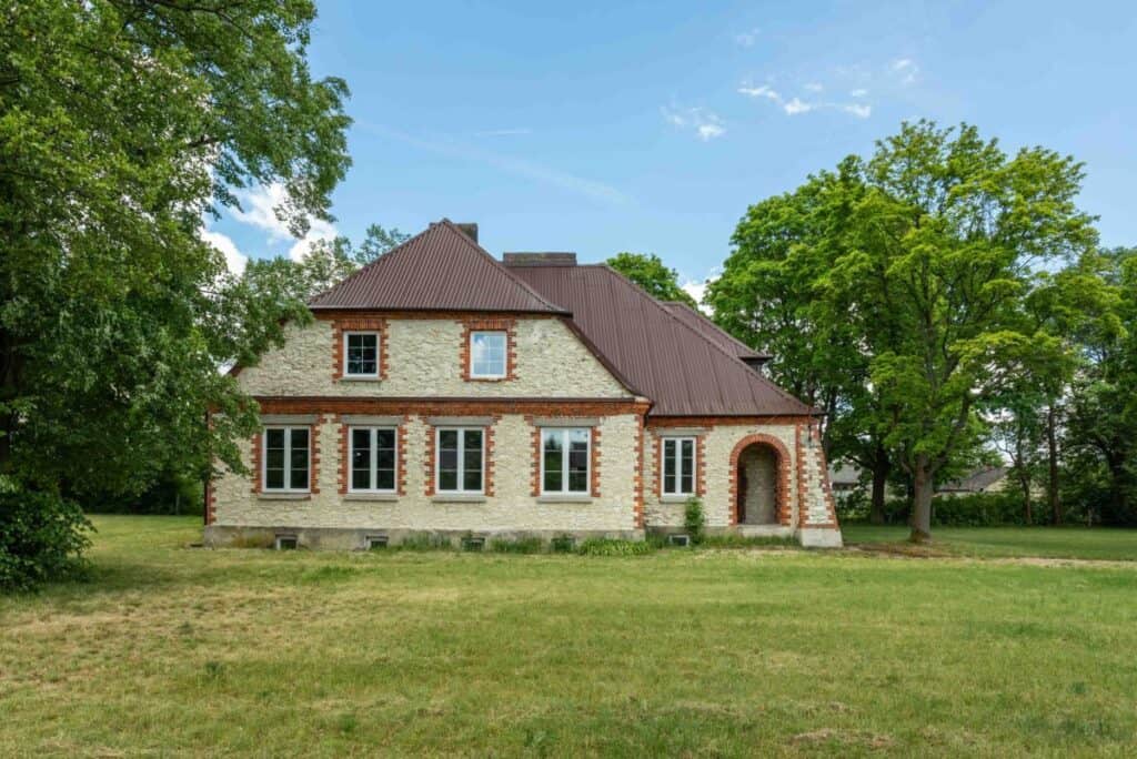 Stara Szkoła, Piaski, ul. Wolności