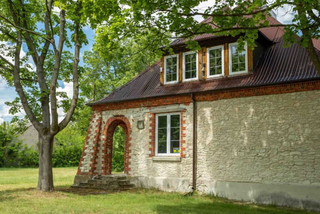 Stara Szkoła, Piaski, ul. Wolności