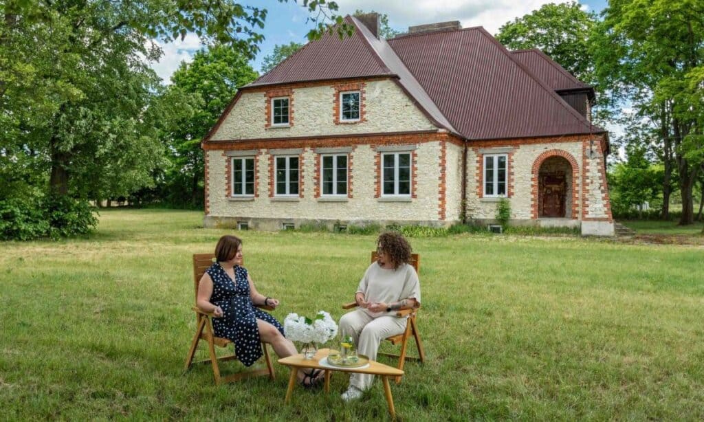 Stara Szkoła, Piaski, ul. Wolności