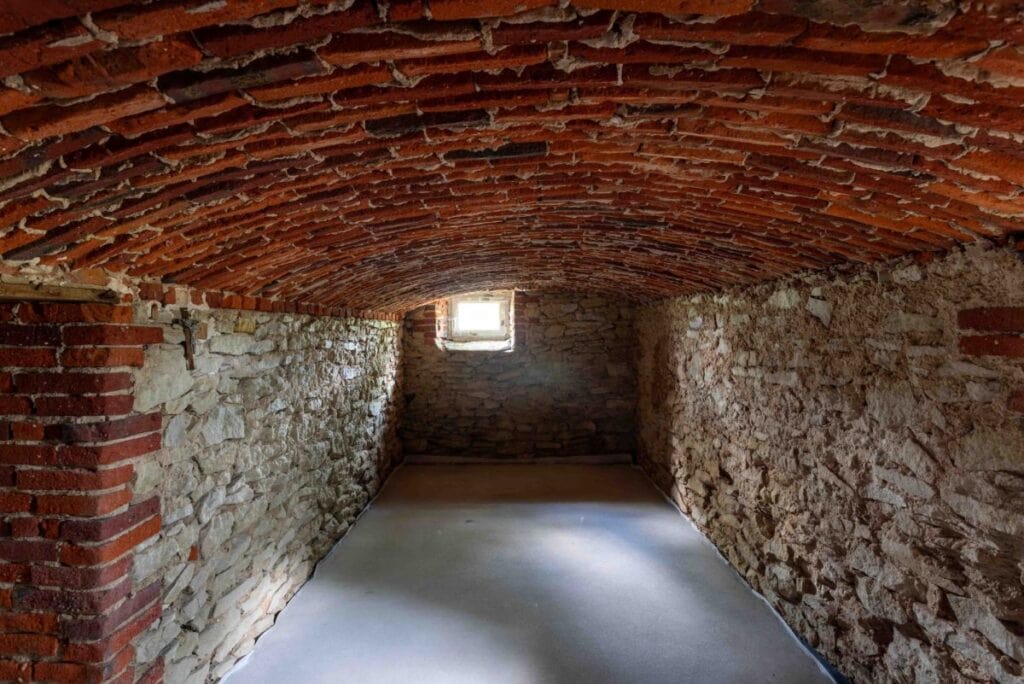 Stara Szkoła, Piaski, ul. Wolności