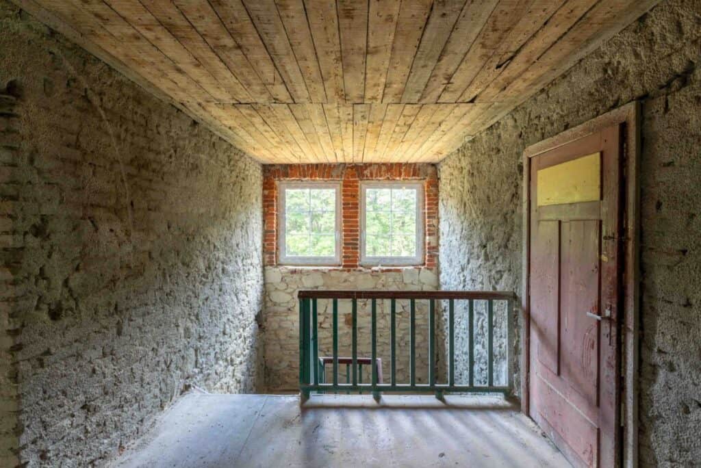 Stara Szkoła, Piaski, ul. Wolności