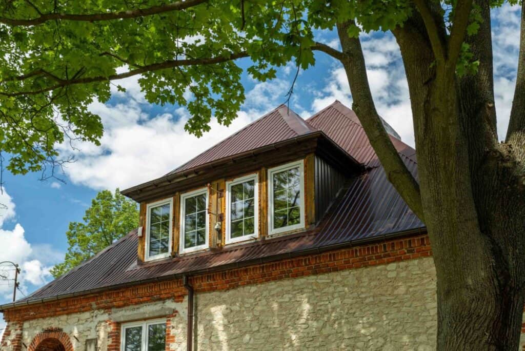 Stara Szkoła, Piaski, ul. Wolności