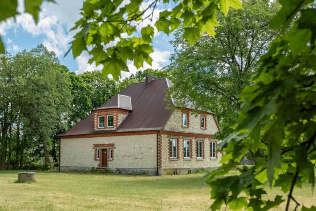 Stara Szkoła, Piaski, ul. Wolności